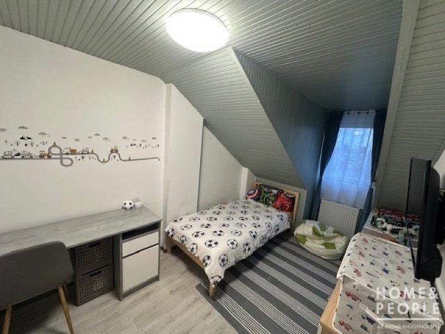 Eladó téglalakás, Hódmezővásárhelyen 53.3 M Ft, 5+1 szobás