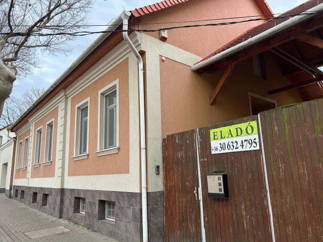 Eladó családi ház, Székesfehérvárott, Martinovics utcában