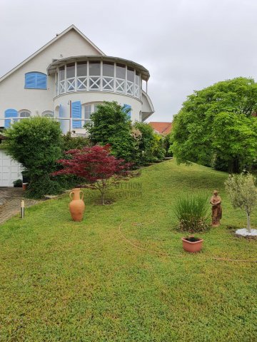 Eladó családi ház, Sukorón 229 M Ft, 5 szobás