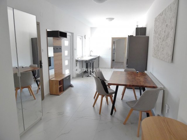 Kiadó ikerház, albérlet, Debrecenben 425 E Ft / hó, 4 szobás