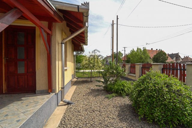 Eladó családi ház, Tápiószentmártonon 69.9 M Ft, 4 szobás