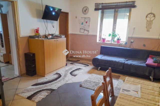 Eladó családi ház, Zsámbokon 32.5 M Ft, 4 szobás