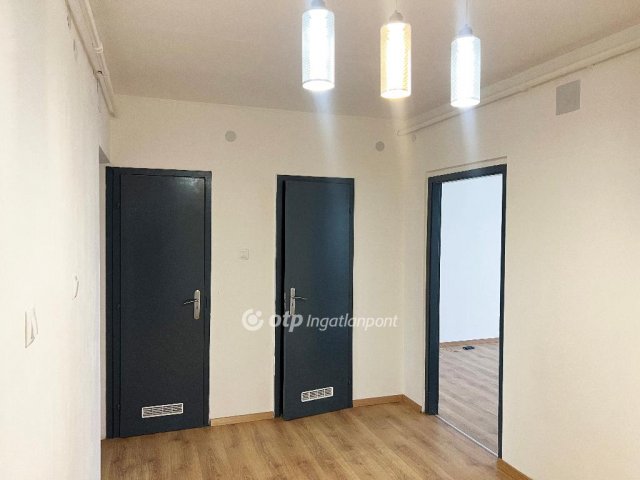 Eladó panellakás, Budapesten, III. kerületben 77.223 M Ft