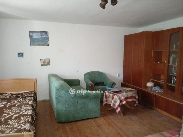 Eladó családi ház, Bakonyjákón 18 M Ft, 3 szobás