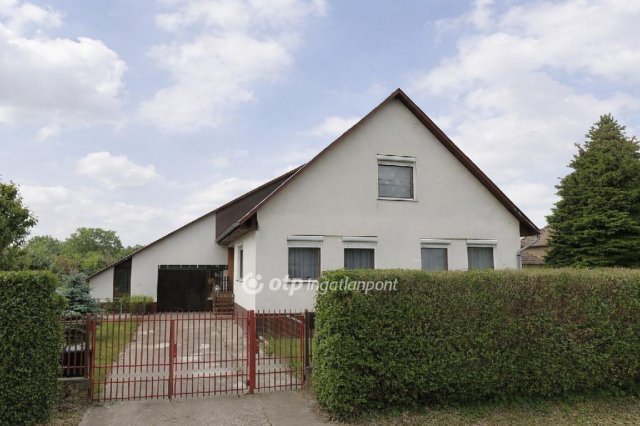 Eladó családi ház, Áporkán 76 M Ft, 3 szobás
