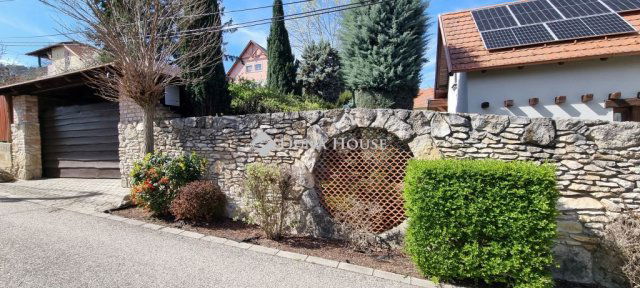 Eladó családi ház, Budapesten, III. kerületben 344 M Ft