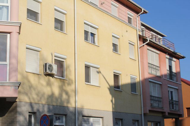 Eladó téglalakás, Kapuváron, Fő téren 49.99 M Ft, 2 szobás