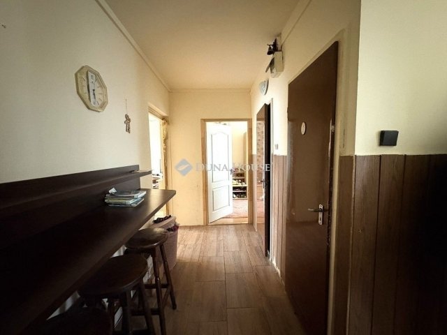 Eladó panellakás, Szegeden 53 M Ft, 3 szobás