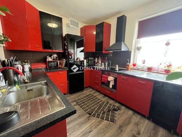 Eladó családi ház, Csipkereken 49.9 M Ft, 5 szobás