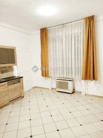 Eladó téglalakás, VIII. kerületben, Teleki László téren