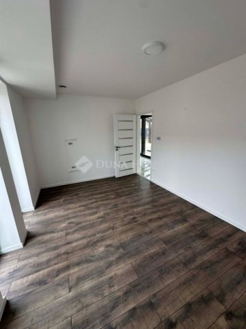 Eladó családi ház, Vecsésen 219.9 M Ft, 5 szobás