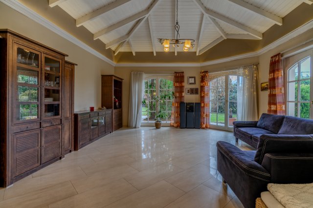 Eladó családi ház, Ürömön 329.9 M Ft, 8 szobás