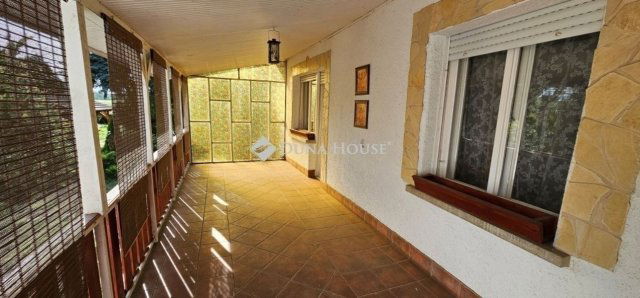 Eladó családi ház, Tápiószecsőn 74.9 M Ft, 5 szobás