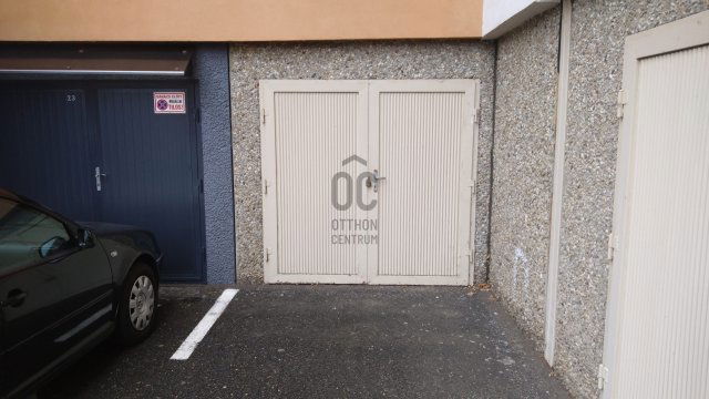Eladó garázs, Szombathelyen, Benedek Elek utcában 9.5 M Ft