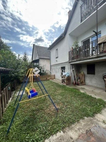 Eladó családi ház, Mendén 76.9 M Ft, 6 szobás