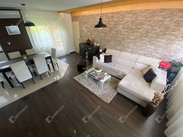 Eladó téglalakás, Mosonmagyaróváron 89.9 M Ft, 4 szobás