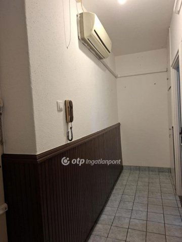 Eladó panellakás, Hajdúböszörményen 39.9 M Ft, 2 szobás