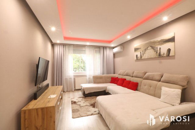 Kiadó panellakás, albérlet, Szegeden 220 E Ft / hó, 4 szobás