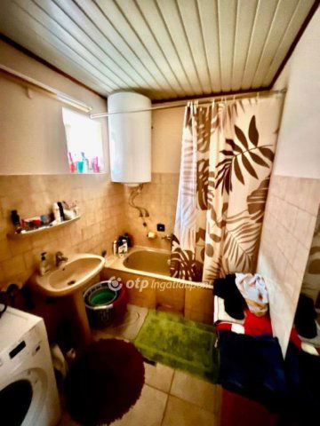 Eladó családi ház, Szűrön 12 M Ft, 3 szobás