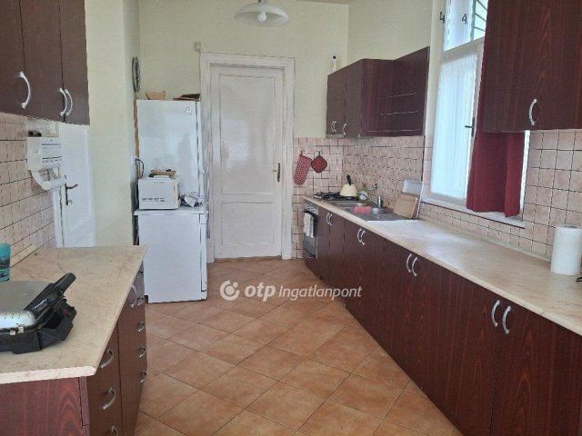 Eladó családi ház, Budapesten, II. kerületben 335 M Ft