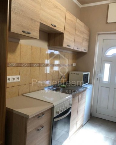 Eladó családi ház, Komáromban 169.99 M Ft, 12 szobás