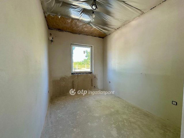 Eladó családi ház, Cegléden 84.1 M Ft, 4 szobás