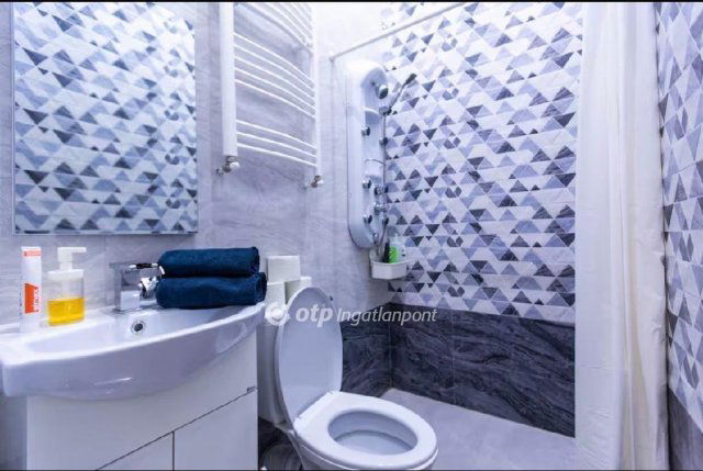 Eladó téglalakás, Budapesten, VI. kerületben 135 M Ft, 5 szobás