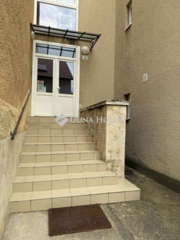 Eladó téglalakás, Pécsett 75.9 M Ft, 3 szobás