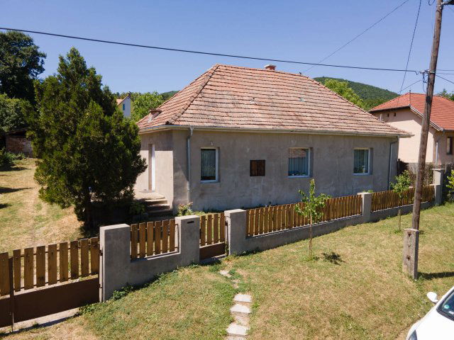 Eladó családi ház, Diósjenőn 39.9 M Ft, 4 szobás