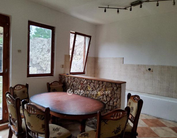 Eladó családi ház, Lőrinciben 30 M Ft, 3+1 szobás