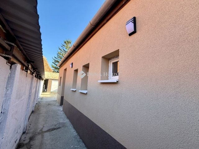 Eladó családi ház, Esztergomban 52.8 M Ft, 3 szobás