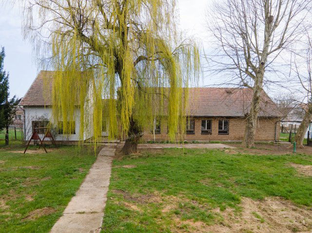 Eladó családi ház, Érsekvadkerten 50 M Ft, 6 szobás