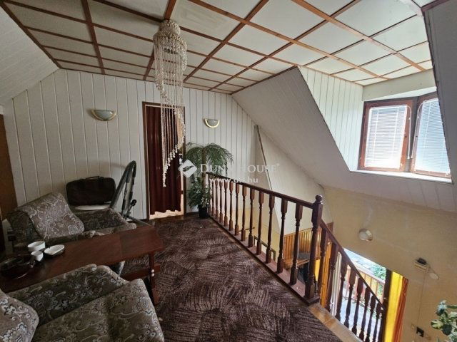 Eladó családi ház, Pécsett 74.9 M Ft, 4 szobás
