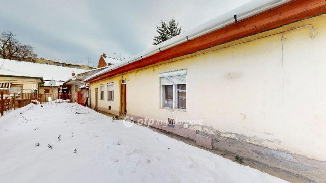 Eladó családi ház, Egerben 40 M Ft, 3 szobás