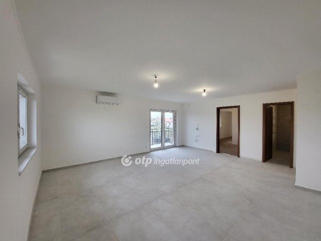 Eladó téglalakás, Szántódon 82.9 M Ft, 3 szobás