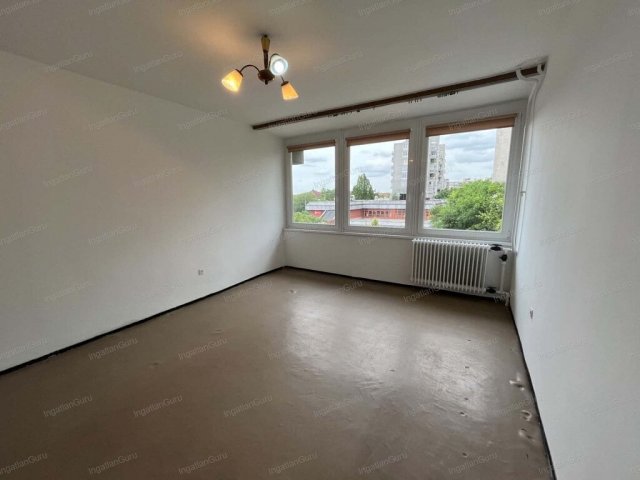 Eladó panellakás, Kecskeméten 38.9 M Ft, 1 szobás