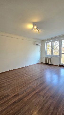 Eladó panellakás, Tatabányán 36.9 M Ft, 2 szobás