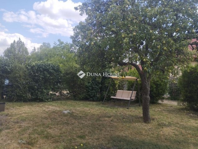 Eladó családi ház, Csákváron 108 M Ft, 4 szobás