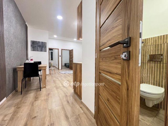 Eladó téglalakás, Budapesten, VI. kerületben 76 M Ft, 2+1 szobás