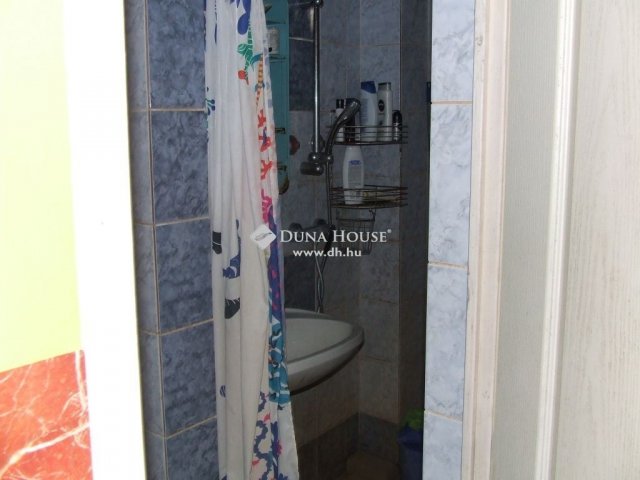 Eladó családi ház, Esztergomban 119.9 M Ft, 7 szobás