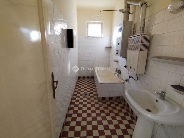 Eladó téglalakás, Szegeden 55 M Ft, 3 szobás