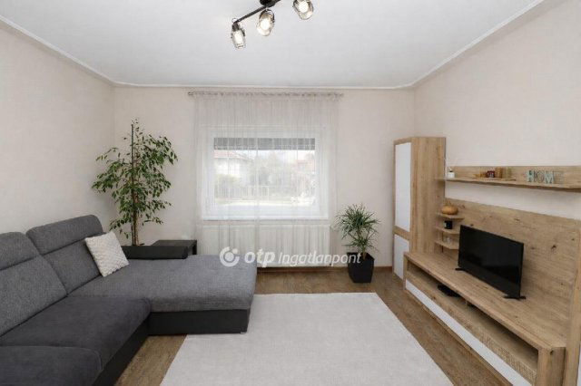 Eladó családi ház, Szigetszentmártonban 89.9 M Ft, 4 szobás