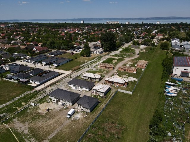 Eladó ikerház, Siófokon 103.9 M Ft, 4 szobás