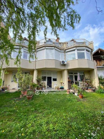 Eladó sorház, Pécsett 107.9 M Ft, 4 szobás