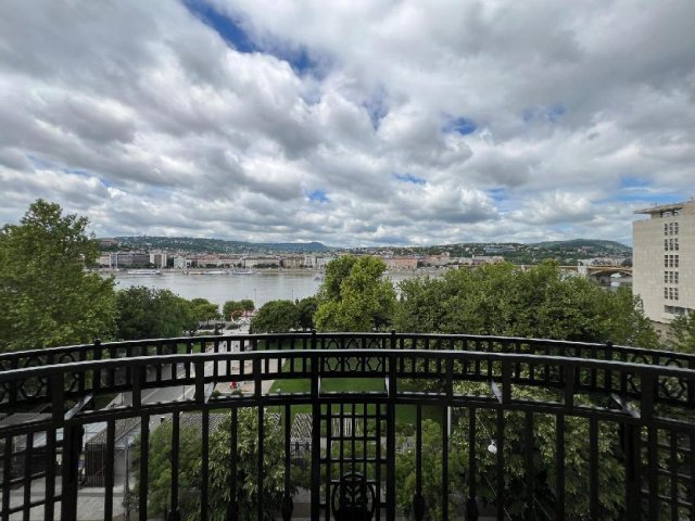 Eladó téglalakás, Budapesten, V. kerületben 259 M Ft, 2+1 szobás