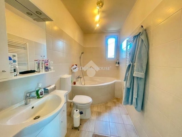 Eladó családi ház, Budapesten, X. kerületben 150 M Ft, 2 szobás