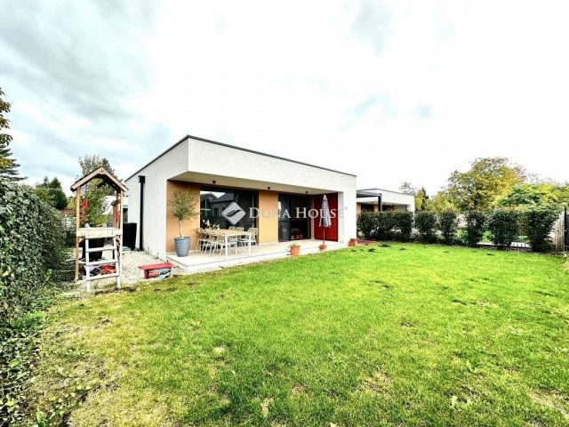 Eladó családi ház, Siófokon 96.2 M Ft, 3 szobás