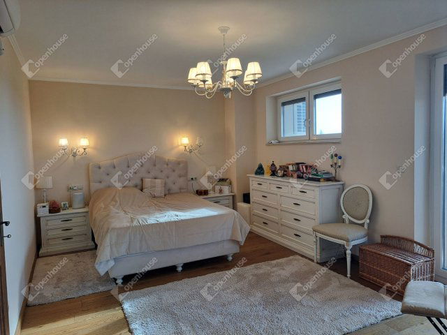 Eladó családi ház, Győrött 178.8 M Ft, 5 szobás