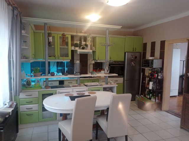 Eladó családi ház, Pécsett 94.9 M Ft, 6 szobás