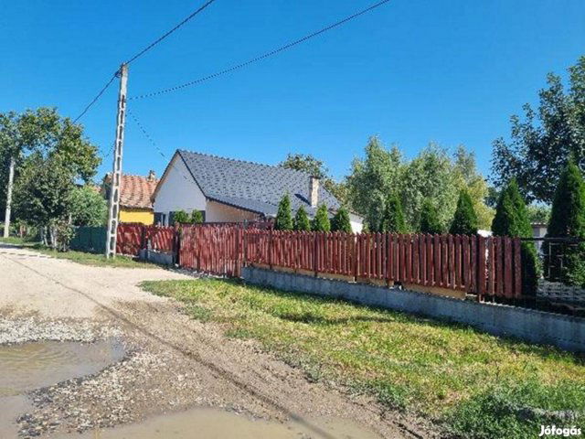 Eladó családi ház, Monorierdőn 20 M Ft, 2 szobás